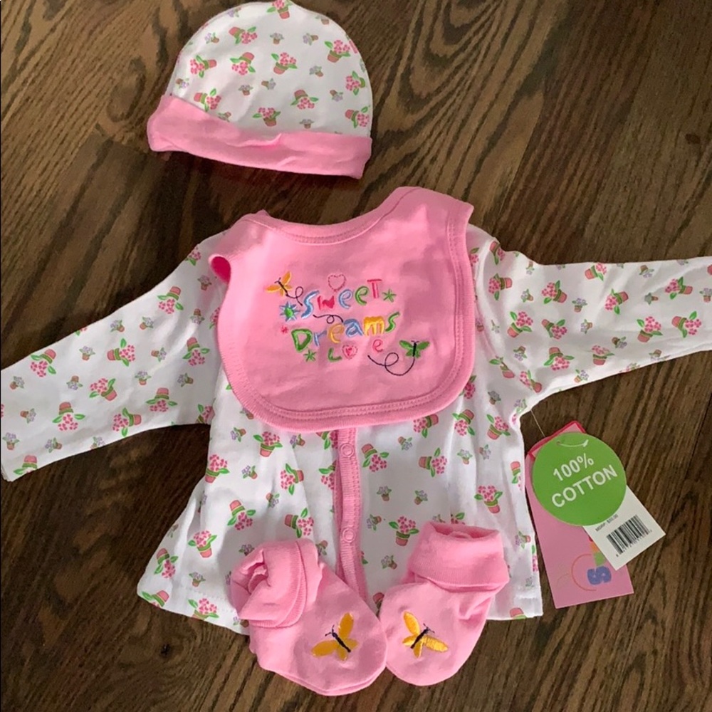 NWT 3-6 month floral outfit